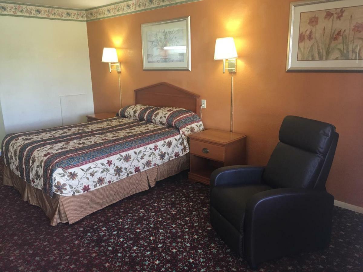 Finn'S Motel Saint James Exterior foto